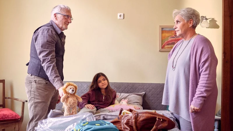 Pia f&uuml;hlt sich gleich wohl in der etwas anderen WG. - &copy; Frank Dicks/ARD Degeto/Programmplanung und P/dpa