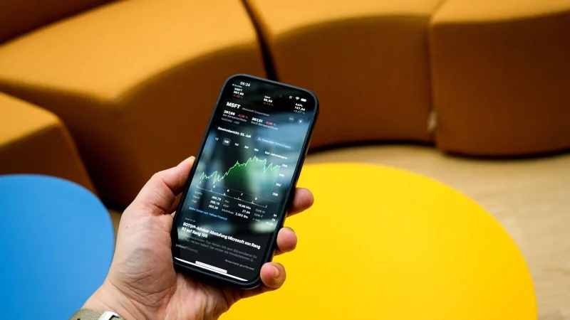 Zu Jahresbeginn buchen Depotanbieter die Steuer auf die Vorabpauschale vom Verrechnungskonto ab: Viele Anlegerinnen und Anleger werden davon &uuml;berrascht. - &copy; Zacharie Scheurer/dpa-tmn