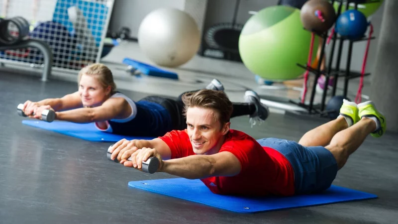 Sport, Zahnkontrolle, Impfungen - je nach Krankenkasse k&ouml;nnen die einzelnen Zusatzleistungen stark variieren. - &copy; Tobias Hase/dpa-tmn