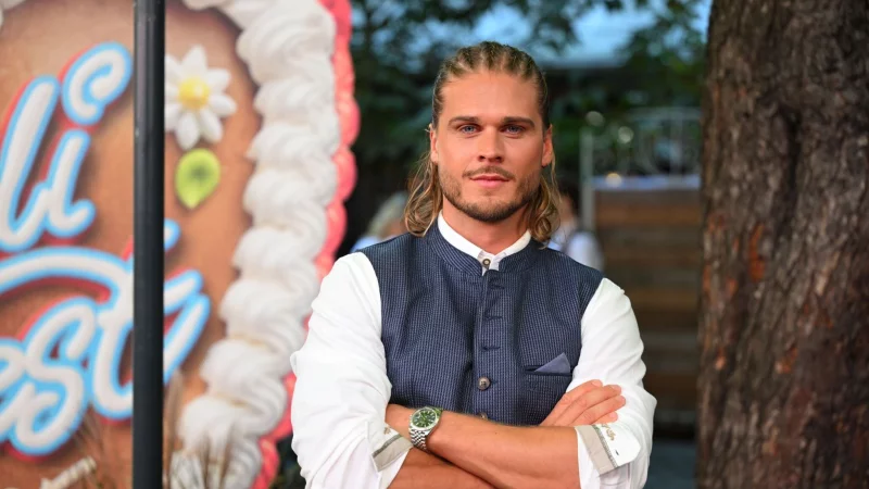 R&uacute;rik G&iacute;slason spielt in einer Hundekom&ouml;die bei Netflix den Coach Nodon - Start ist am 1. April. (Archivbild) - &copy; Felix H&ouml;rhager/dpa