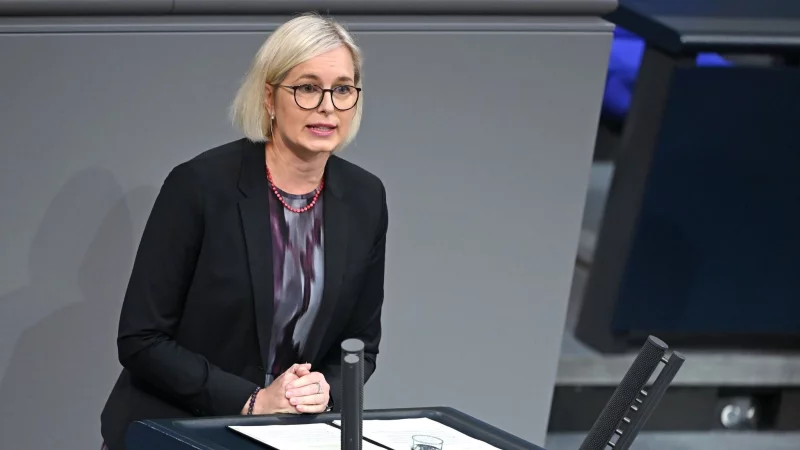 Christiane Schenderlein (CDU), Staatsministerin f&uuml;r Sport und Ehrenamt - die Bundesregierung &uuml;berl&auml;sst die Diskussion &uuml;ber einen m&ouml;glichen WM-Boykott dem Sport und betont dessen Autonomie (Archivbild) - &copy; Elisa Schu/dpa