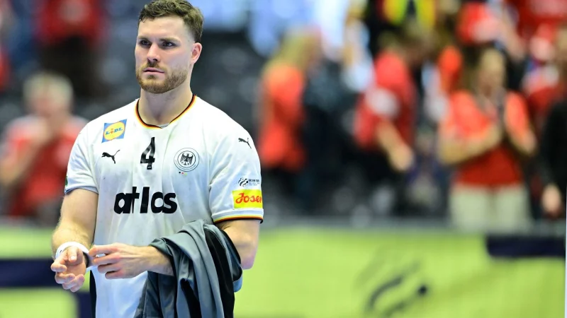 Johannes Golla droht im n&auml;chsten Spiel gegen Norwegen eine Sperre. - &copy; Sina Schuldt/dpa