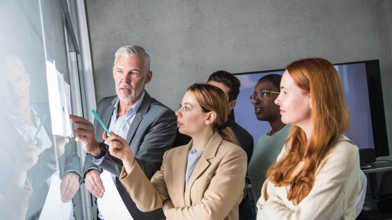 Wie will ich arbeiten? Wer will ich sein? Bei einem Karrierekompass geht es um grunds&auml;tzliche Fragen. - &copy; Christin Klose/dpa-tmn