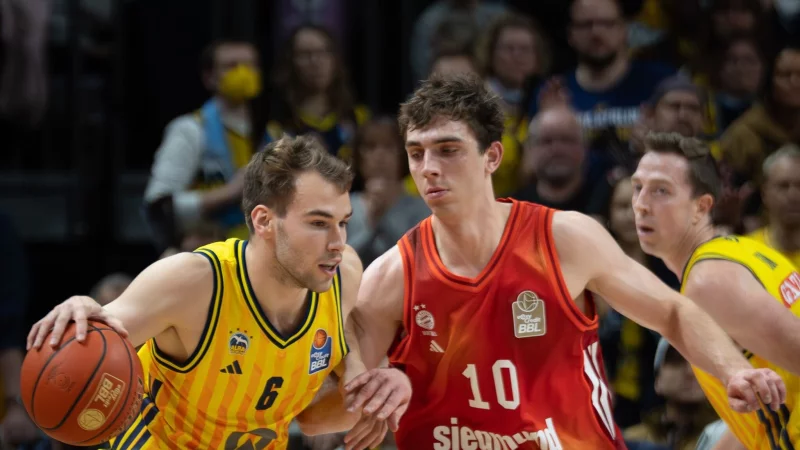 Justinian Jessup (M) war gegen Braunschweig bester Bayern-Werfer. (Archivbild) - &copy; Soeren Stache/dpa