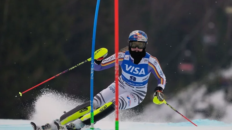 Emma Aicher gilt bei Olympia als Medaillenkandidatin in mehreren Disziplinen. - &copy; Giovanni Auletta/AP/dpa