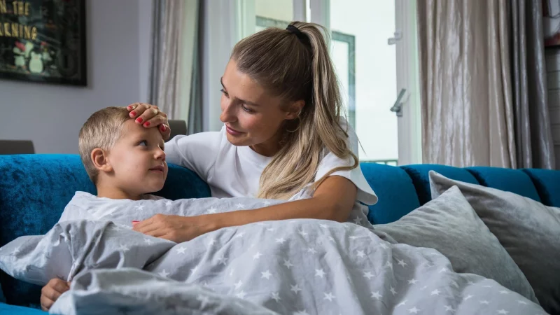 Echte Grippe oder nur grippaler Infekt? F&uuml;r Eltern ist das oft nicht einfach herauszufinden. - &copy; Christin Klose/dpa-tmn