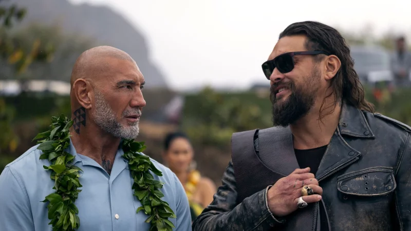 Dave Bautista (links) und Jason Momoa in einer Szene der Buddy-Kom&ouml;die &laquo;The Wrecking Crew&raquo;, die bei Prime Video zu sehen ist. (Start 28.1.) - &copy; -/Prime Video/dpa