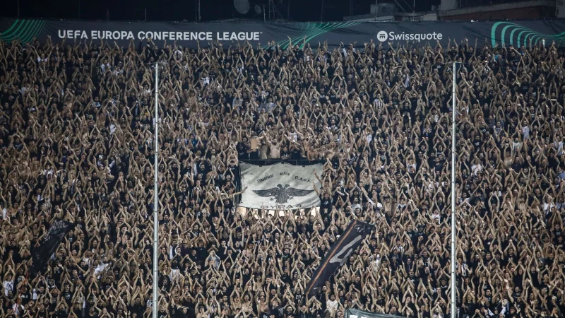 Mehrere Fans von PAOK Saloniki sind bei einem Bus-Unfall in Rum&auml;nien ums Leben gekommen. (Archivbild) - &copy; Giannis Papanikos/AP/dpa