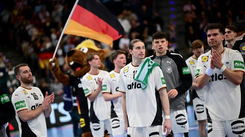 Die deutschen Handballer hoffen bei der EM auf Edelmetall. - &copy; Sina Schuldt/dpa