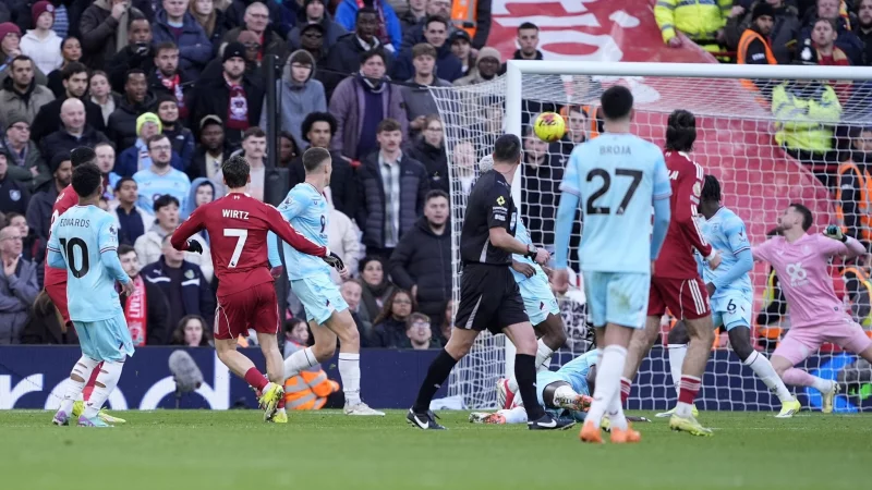 Florian Wirtz (7) traf mit einem fulminanten Schuss zum 1:0. - &copy; Peter Byrne/PA Wire/dpa