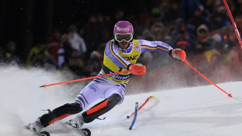 Linus Stra&szlig;er belegte beim Nachtslalom in Madonna di Campiglio Rang 14. - &copy; Roberto Tommasini/LiveMedia-IPA/ZUMA Press Wire/dpa