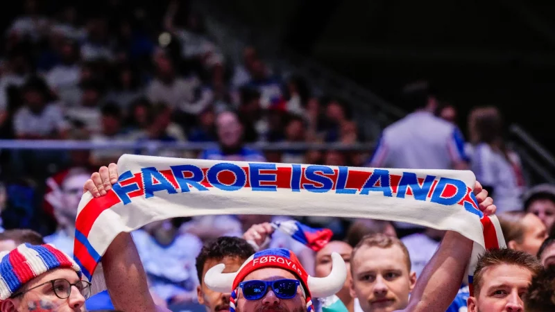 Tausende Handball-Fans der F&auml;ringer waren in Oslo. - &copy; Cornelius Poppe/NTB/dpa