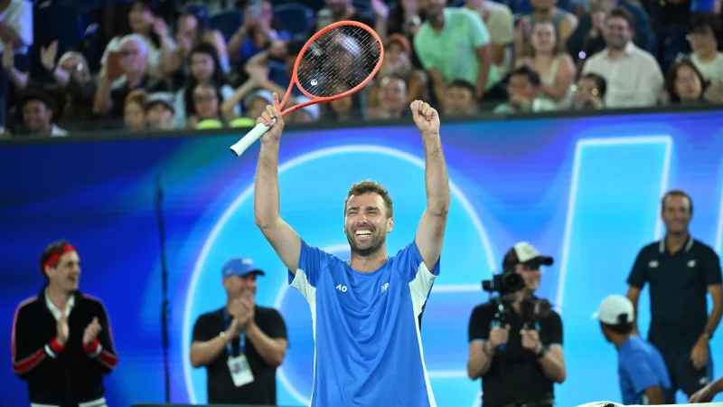 Kann sein Gl&uuml;ck kaum fassen: Tennisspieler Jordan Smith. - &copy; James Ross/AAP/dpa