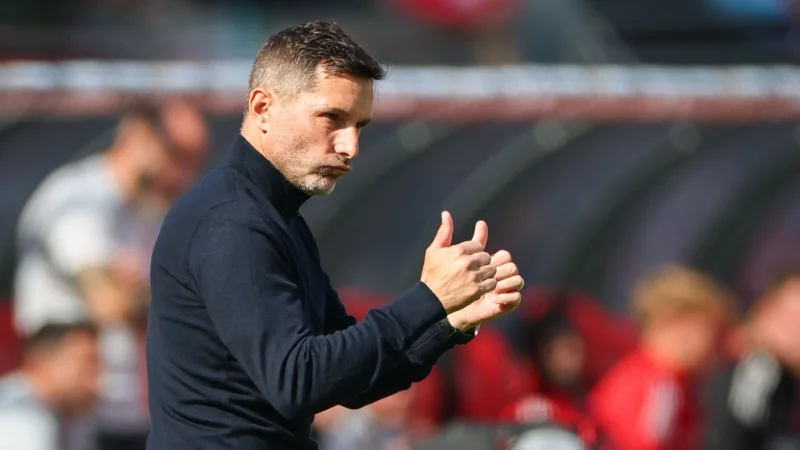 Daumen hoch: Hertha-Coach Stefan Leitl. - © Daniel Karmann/dpa