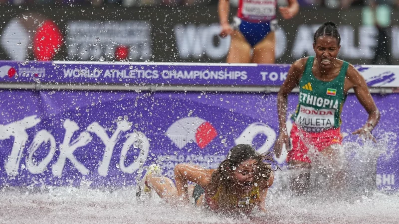 St&uuml;rzte und k&auml;mpfte sich auf Platz 7: Gesa Krause. - &copy; Michael Kappeler/dpa