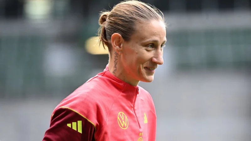 Hatte schon zweimal mit einer Krebserkrankung zu tun: Torh&uuml;terin Ann-Katrin Berger - &copy; Carmen Jaspersen/dpa