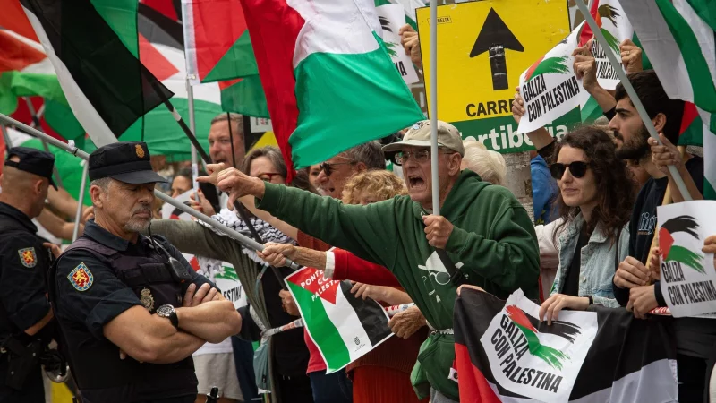 Proteste auch auf der 16. Etappe. - &copy; Adri&aacute;n Irago/EUROPA PRESS/dpa