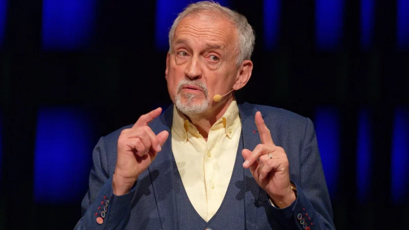 Jussi Adler-Olsen hat Knochenmarkkrebs. Die Diagnose machte er Anfang des Jahres öffentlich. (Archivfoto) - © Henning Kaiser/dpa