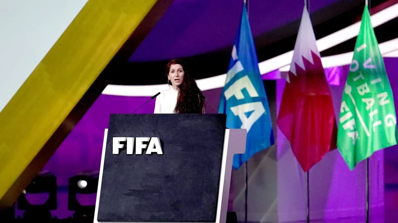 Lise Klaveness - hier bei einem FIFA-Kongress in Doha - äußerst sich immer wieder kritisch über Infantino. - © Nick Potts/Press Association/dpa