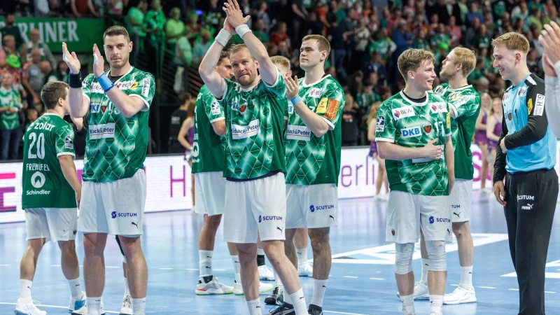 Die Füchse Berlin wollen am Saisonende den ersten Meistertitel der Vereinsgeschichte bejubeln. - © Andreas Gora/dpa