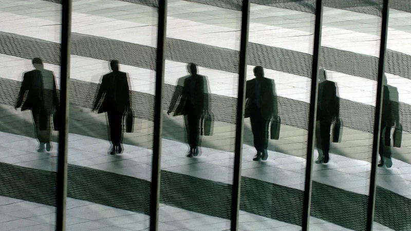 Ein Arbeitnehmer, mehrere Jobs: Eine Nebentätigkeit kann die Finanzen aufbessern - wenn man die Spielregeln beachtet. - © picture alliance / Oliver Berg/dpa/dpa-tmn