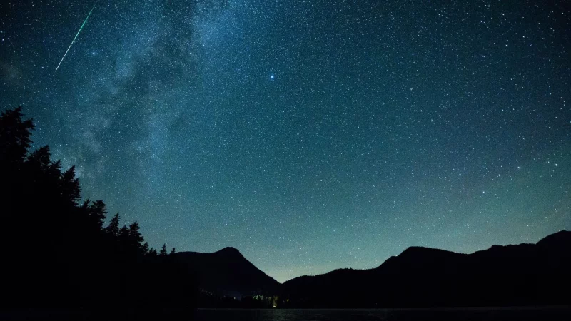 Sternschnuppen lassen sich am besten mit langen Belichtungszeiten und einer mittleren ISO-Zahl fotografieren. (Archivbild) - &copy; Matthias Balk/dpa/dpa-tmn