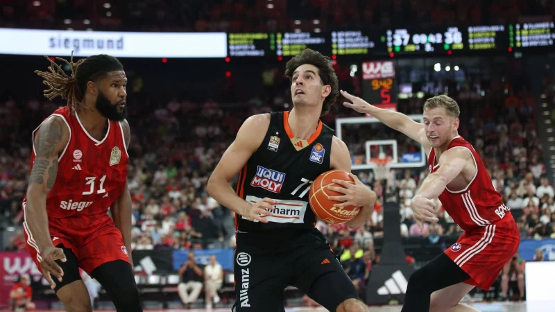 Ben Saraf (M) k&ouml;nnte Ulm gegen Ende der Serie fehlen. - &copy; Matthias Stickel/dpa