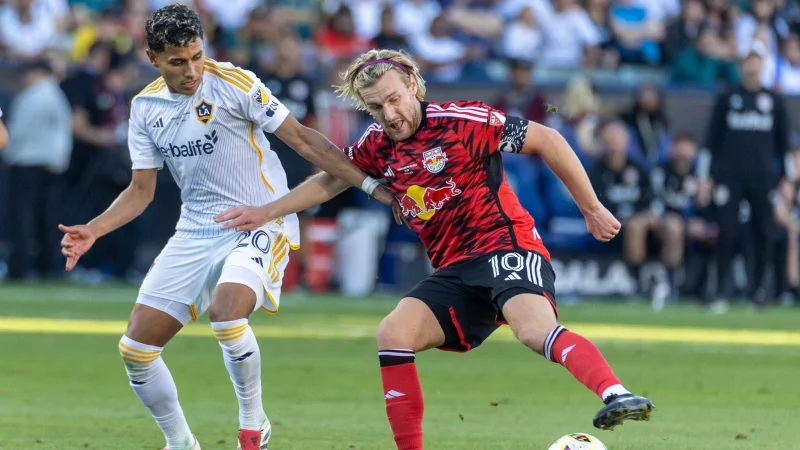 Forsberg - hier in einer Partie aus der vergangenen Saison - traf doppelt vor dem Duell mit Lionel Messi. (Archivfoto) - © Ringo Chiu/ZUMA Press Wire/dpa