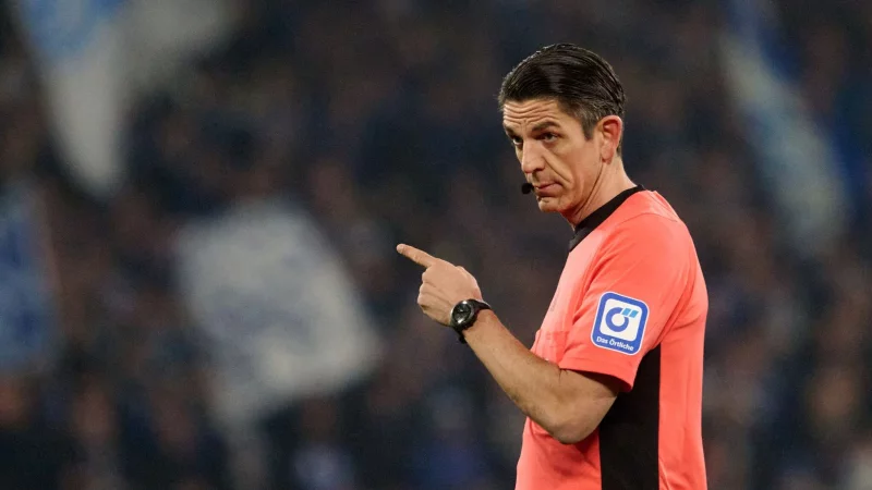 Nur noch eine Spielzeit: DFB-Referee Deniz Aytekin - &copy; Bernd Thissen/dpa