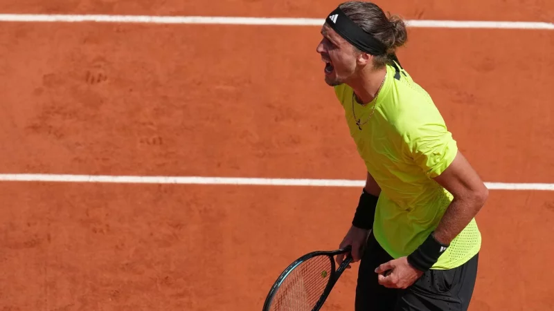 Alexander Zverev steigert sich in Paris und steht im Achtelfinale. - &copy; Christophe Ena/AP/dpa