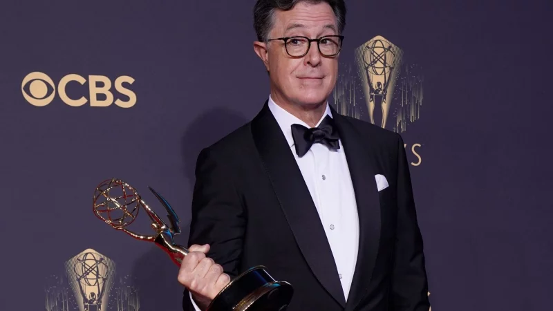 Wenige Wochen, nachdem das Ende der Late-Night-Show des Satirikers Stephen Colbert angekündigt wurde, gibt es Medienberichte über eine neue, aber fiktionale Rolle Colberts als Talkshow-Moderator. (Archivbild) - © Chris Pizzello/Invision via AP/dpa