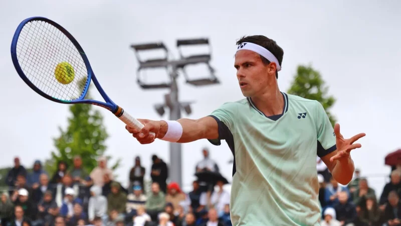 Daniel Altmaier steht in Paris als erster Deutscher in Runde drei. - &copy; Frank Molter/dpa