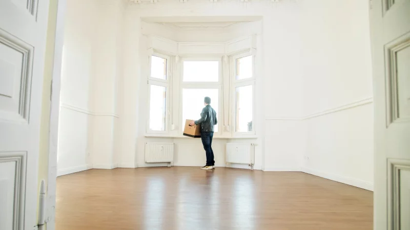 Eigentum erworben? Allein mit dem Kaufpreis ist es nicht getan. Der Fiskus möchte auch Grunderwerbsteuer sehen. - © Christin Klose/dpa-tmn