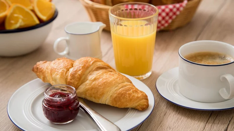 Ein typisches Plundergebäck sind Croissants. - © Christin Klose/dpa-tmn
