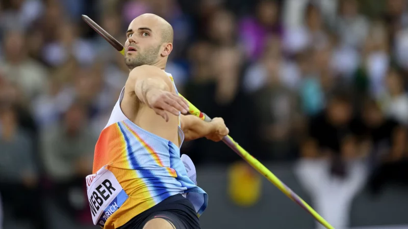 Julian Weber warf gleich zweimal über die magische 90-Meter-Marke. - © Ennio Leanza/KEYSTONE/dpa