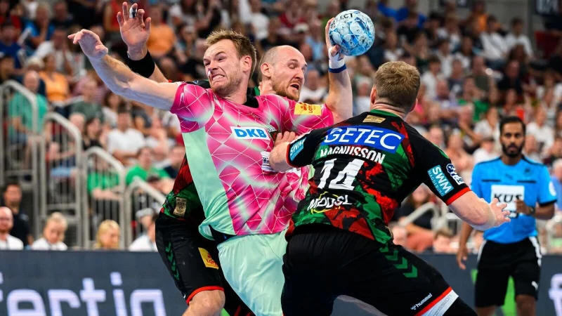 Die Füchse Berlin und der SC Magdeburg hoffen auf einen Triumph in der Champions League. - © Marco Wolf/dpa