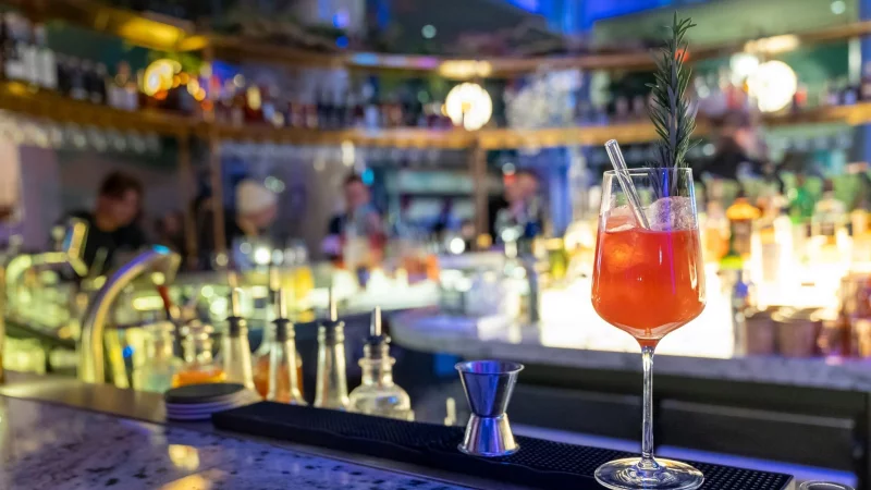 Genuss statt Rausch: Viele Cocktail-Klassiker gibt es heute in alkoholarmen Versionen - oder ganz ohne Promille. - © Florian Schuh/dpa-tmn