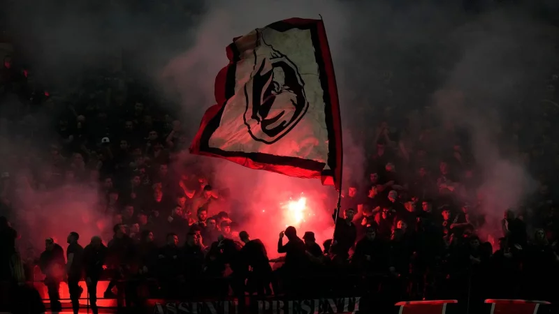 Die Fußballclubs Inter und AC Mailand gehen zur neuen Saison gegen «unerwünschte Fans» vor. - © Luca Bruno/AP/dpa