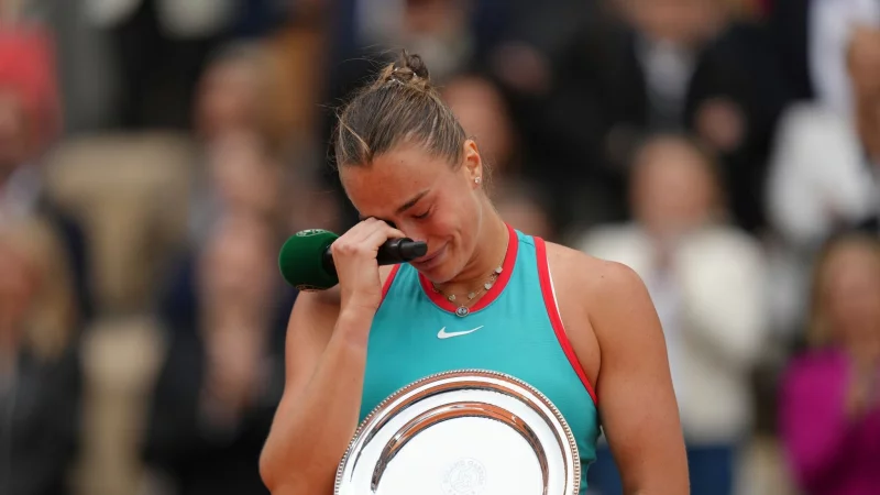 Tr&auml;nen bei Aryna Sabalenka nach der Niederlage im Finale der French Open. - &copy; Aurelien Morissard/AP/dpa
