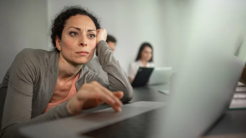 Mal wieder vom Job in frustriert? Dann kann ein Perspektivwechsel helfen, in der &laquo;Gest&ouml;rt GmbH&raquo; weiter klarzukommen. - &copy; Klaus-Dietmar Gabbert/dpa-tmn