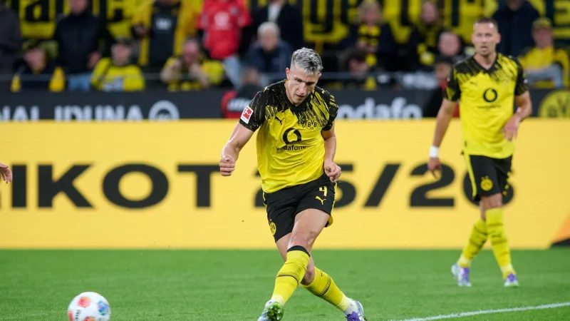 Nico Schlotterbeck ist auch wegen seiner P&auml;sse f&uuml;r den BVB wichtig. - &copy; Bernd Thissen/dpa