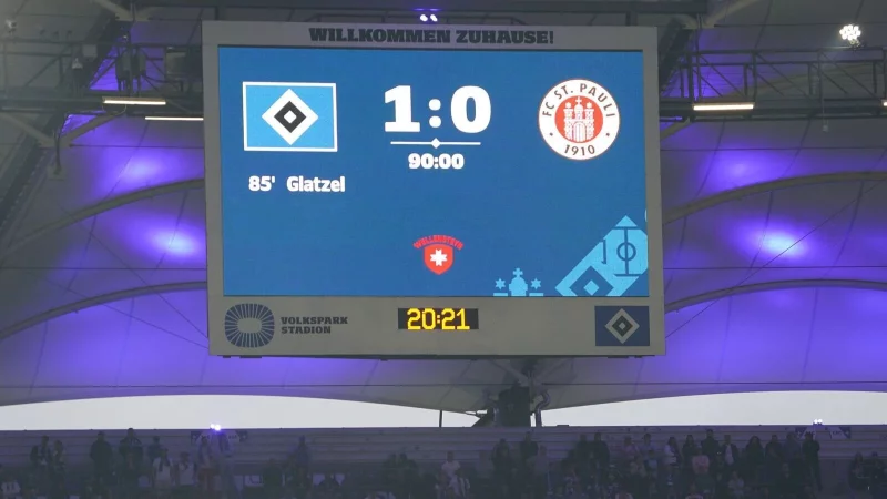 Das Derby ist zurück: der HSV spielt gegen Pauli. - © Marcus Brandt/dpa