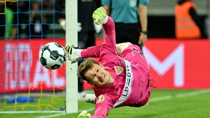 Stuttgarts Torwart Alexander Nübel. - © Swen Pförtner/dpa