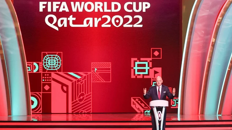 Infantino bei der WM-Auslosung 2022. - &copy; Christian Charisius/dpa