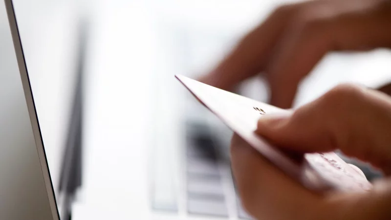 Neue Betrugsmasche: Verk&auml;ufer auf Second-Hand-Portalen werden aufgefordert, sensible Daten auf gef&auml;lschten Seiten einzugeben. - &copy; Franziska Gabbert/dpa-tmn