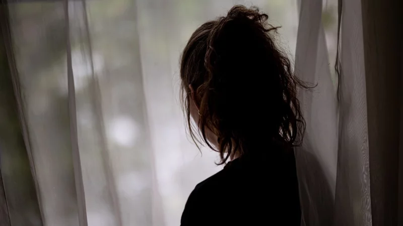 Selbstbestimmung im Fokus: Nach einer Fehlgeburt k&ouml;nnen Frauen zwischen Mutterschutz, Arbeitsunf&auml;higkeit oder R&uuml;ckkehr zur Arbeit w&auml;hlen. - &copy; Fabian Sommer/dpa/dpa-tmn