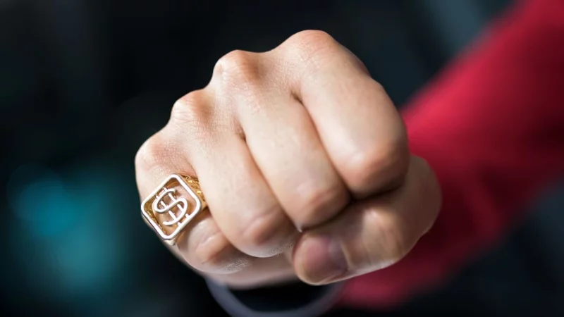 Unschlagbar am Aktienmarkt unterwegs? Eine Gewährleistung dafür gibt es nicht. Aber zumindest die Basics sollten Neueinsteiger drauf haben. - © Alexander Heinl/dpa-tmn