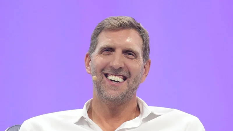 Mit David Hasselhoff gegen Stress - das hatte der frühere NBA-Basketballstar Dirk Nowitzki als Geheimrezept. - © Marcus Brandt/dpa