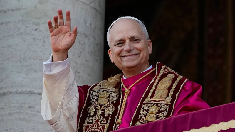 Der neue Papst Leo XIV. gilt als sehr interessiert am Sport. (Foto: Archiv) - &copy; Domenico Stinellis/AP/dpa