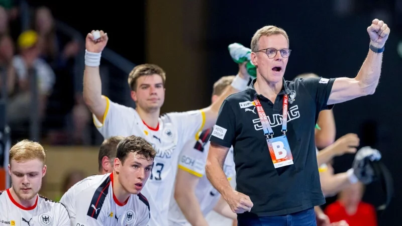 Trainer Martin Heuberger steht mit der U21-Auswahl im WM-Viertelfinale. - © Sascha Klahn/dpa